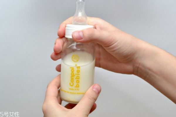 給寶寶沖奶粉的正確方法 正確沖奶粉的方法 給寶寶沖奶粉的正確方法 正確沖奶粉的方法