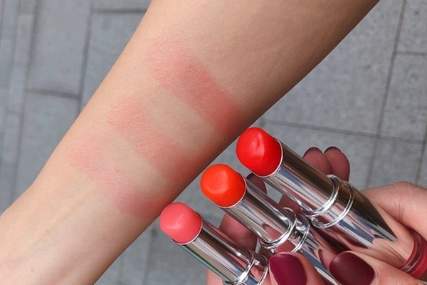 蘭芝溫變唇膏有幾個(gè)色號(hào) 蘭芝溫變口紅全部試色 蘭芝溫變唇膏有幾個(gè)色號(hào) 蘭芝溫變口紅全部試色