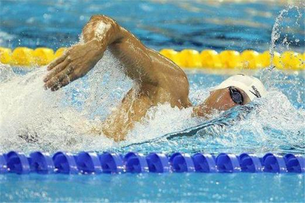 自由泳會使肩膀變寬嗎 有這個(gè)可能 自由泳會使肩膀變寬嗎 有這個(gè)可能
