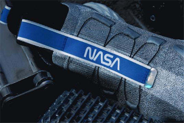 安踏nasa蟲洞跑鞋測評 科幻外觀引人好奇 安踏nasa蟲洞跑鞋測評 科幻外觀引人好奇