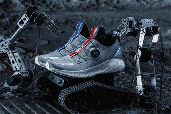 安踏nasa蟲洞跑鞋測評 科幻外觀引人好奇 安踏nasa蟲洞跑鞋測評 科幻外觀引人好奇