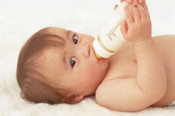 奶瓶標(biāo)準(zhǔn)口徑和寬口徑區(qū)別 奶瓶消毒的方法 奶瓶標(biāo)準(zhǔn)口徑和寬口徑區(qū)別 奶瓶消毒的方法