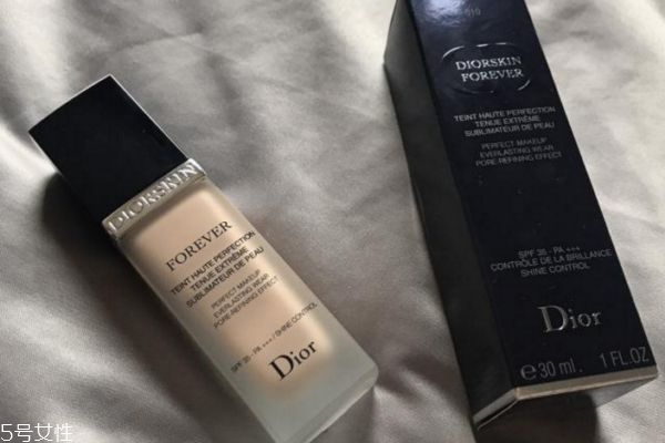 迪奧恒久凝脂粉底液怎么用 迪奧恒久凝脂粉底液色號(hào) 迪奧恒久凝脂粉底液怎么用 迪奧恒久凝脂粉底液色號(hào)