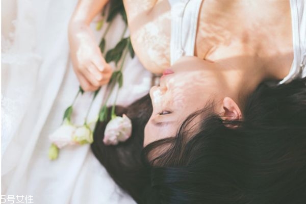 頭發(fā)稀少細(xì)軟怎么辦 頭發(fā)軟稀少怎么調(diào)理 頭發(fā)稀少細(xì)軟怎么辦 頭發(fā)軟稀少怎么調(diào)理