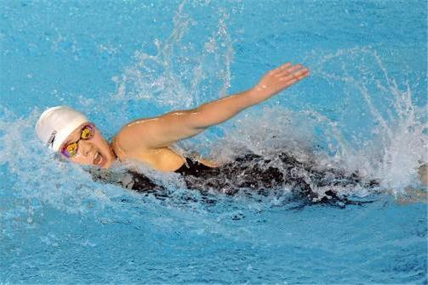 自由泳為什么腿部下沉 呼吸方式很關(guān)鍵 自由泳為什么腿部下沉 呼吸方式很關(guān)鍵