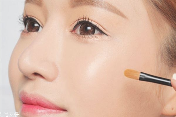 如何用遮瑕膏遮黑眼圈 最全的遮瑕膏使用方法大全 如何用遮瑕膏遮黑眼圈 最全的遮瑕膏使用方法大全