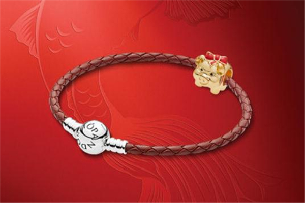 潘多拉豬年紅繩手鏈?zhǔn)裁床馁|(zhì) 質(zhì)感非常好 潘多拉豬年紅繩手鏈?zhǔn)裁床馁|(zhì) 質(zhì)感非常好