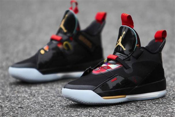 aj33為什么穿著不舒服 和支撐板有關