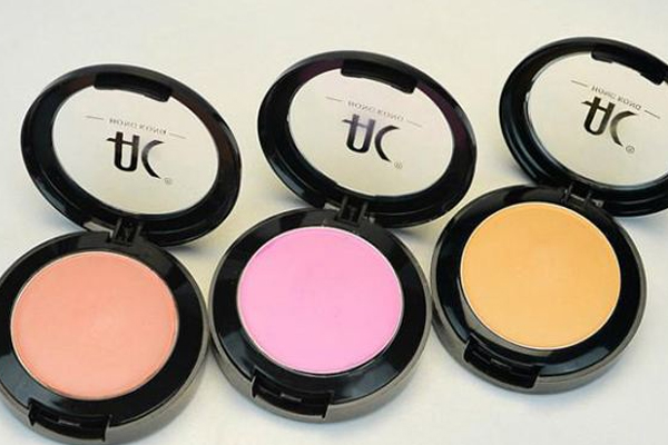 白底偏黃膚色適合什么腮紅 玫瑰粉提升氣色 白底偏黃膚色適合什么腮紅 玫瑰粉提升氣色