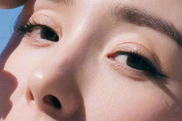 怎樣區(qū)分眼袋和臥蠶眼 臥蠶笑起來才有 怎樣區(qū)分眼袋和臥蠶眼 臥蠶笑起來才有