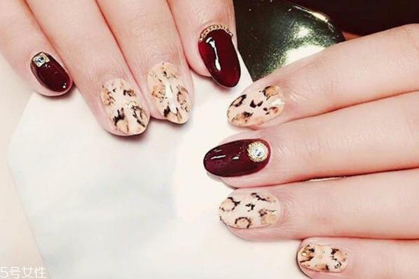 低調顯白美甲圖片 有魅力顯白美甲 低調顯白美甲圖片 有魅力顯白美甲