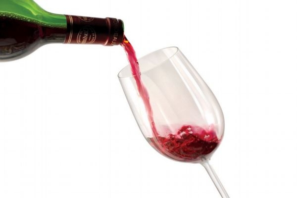 女性喝紅酒美容，一天喝多少比較好