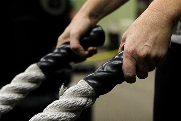 戰(zhàn)繩一次訓(xùn)練多久 要?jiǎng)谝萁Y(jié)合 戰(zhàn)繩一次訓(xùn)練多久 要?jiǎng)谝萁Y(jié)合