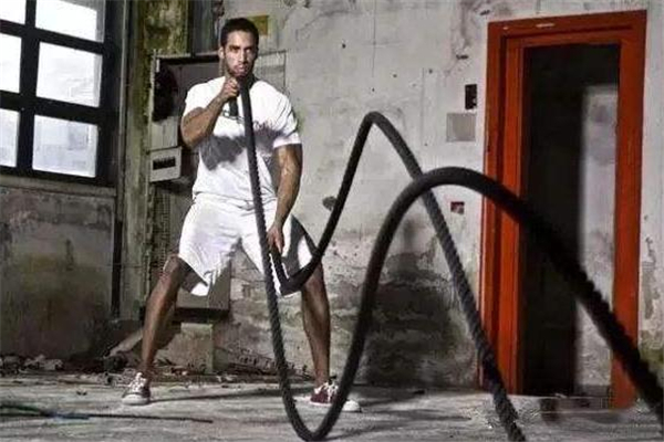 戰(zhàn)繩一次訓(xùn)練多久 要?jiǎng)谝萁Y(jié)合 戰(zhàn)繩一次訓(xùn)練多久 要?jiǎng)谝萁Y(jié)合