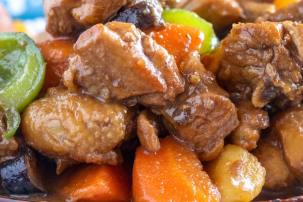 黃燜雞可以用雞翅嗎 可以做黃燜雞翅 黃燜雞可以用雞翅嗎 可以做黃燜雞翅