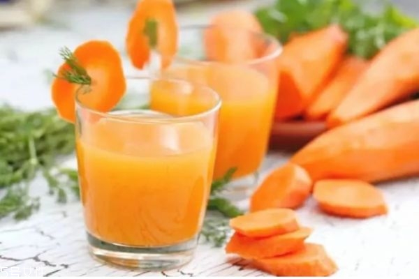 胡蘿卜汁可以加牛奶嗎 胡蘿卜牛奶汁的做法 胡蘿卜汁可以加牛奶嗎 胡蘿卜牛奶汁的做法