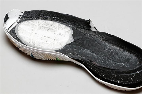 耐克kyrie 5歐文5拆解報(bào)告 揭露頂級(jí)配置 耐克kyrie 5歐文5拆解報(bào)告 揭露頂級(jí)配置