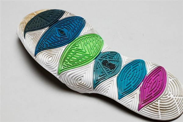 耐克kyrie 5歐文5拆解報(bào)告 揭露頂級(jí)配置 耐克kyrie 5歐文5拆解報(bào)告 揭露頂級(jí)配置