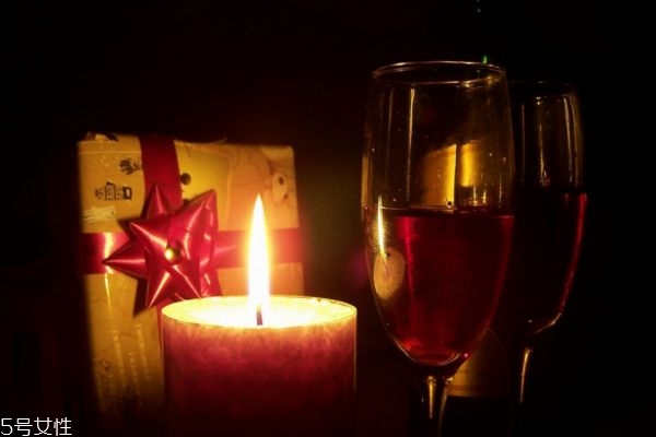 女性喝紅酒美容，一天喝多少比較好