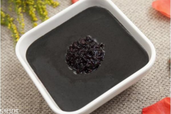 黑芝麻一天吃多少合適 教你做黑芝麻糊 黑芝麻一天吃多少合適 教你做黑芝麻糊