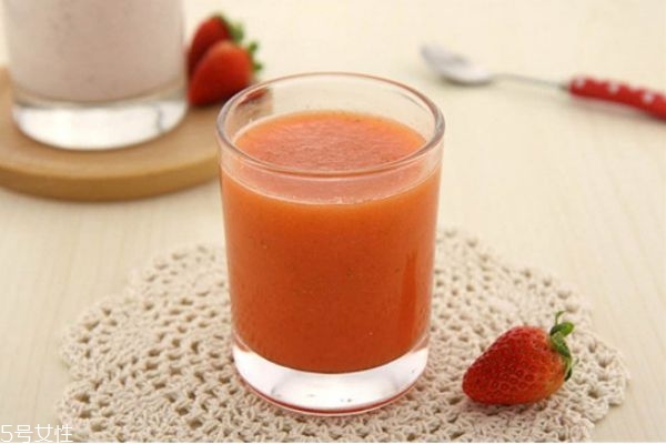 胡蘿卜汁可以加牛奶嗎 胡蘿卜牛奶汁的做法 胡蘿卜汁可以加牛奶嗎 胡蘿卜牛奶汁的做法