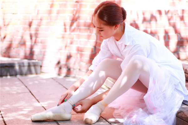 跳舞和跑步哪個(gè)減肥快 運(yùn)動(dòng)量不同 跳舞和跑步哪個(gè)減肥快 運(yùn)動(dòng)量不同