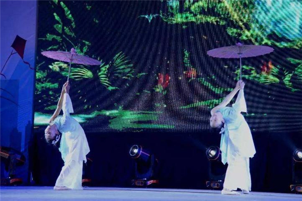 民族舞基本功有哪些 練柔韌性為主 民族舞基本功有哪些 練柔韌性為主