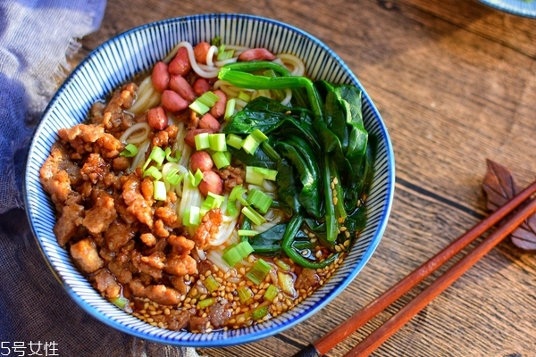 重慶小面是哪里的小吃 起源于這里 重慶小面是哪里的小吃 起源于這里