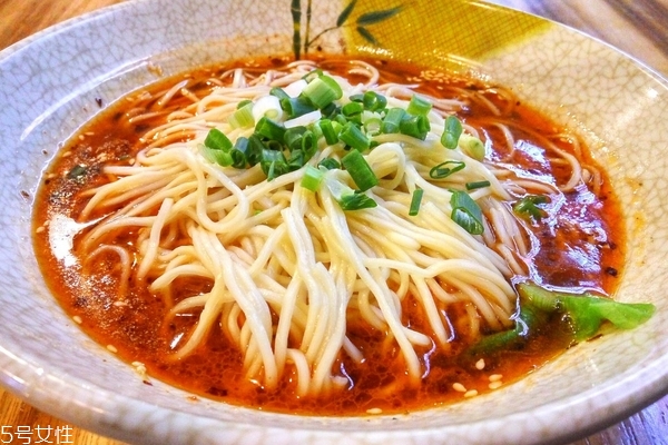 重慶小面是哪里的小吃 起源于這里 重慶小面是哪里的小吃 起源于這里