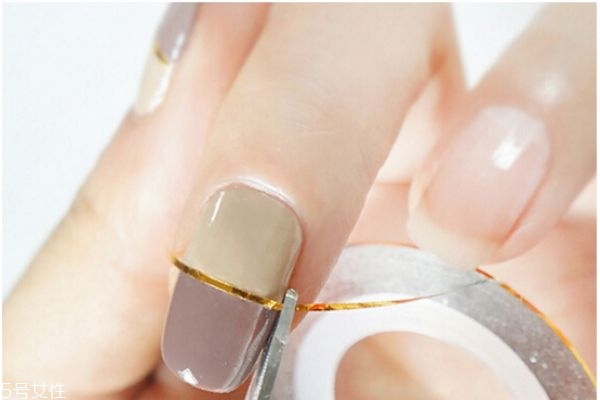 簡單撞色美甲教程 藍色星星美甲教程 簡單撞色美甲教程 藍色星星美甲教程