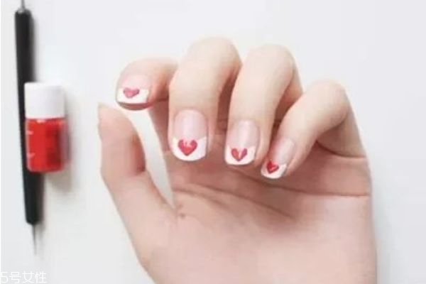 法式甜心新娘美甲怎么做 藍色法式美甲教程 法式甜心新娘美甲怎么做 藍色法式美甲教程