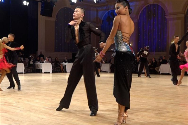 拉丁舞對身材有要求嗎 身材要求不高 拉丁舞對身材有要求嗎 身材要求不高