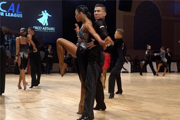 拉丁舞和肚皮舞的區(qū)別 不是一個(gè)舞種 拉丁舞和肚皮舞的區(qū)別 不是一個(gè)舞種