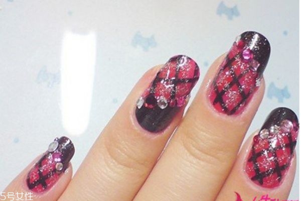 日系田園風美甲怎么做 簡單美甲教程 日系田園風美甲怎么做 簡單美甲教程