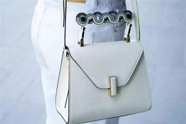 valextra iside包包扣怎么弄 設(shè)計很巧妙 valextra iside包包扣怎么弄 設(shè)計很巧妙
