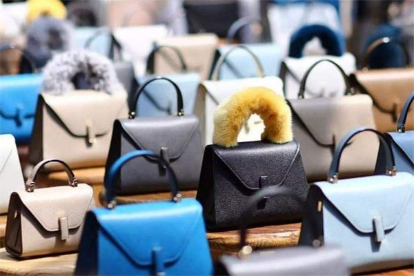 valextra iside包包扣怎么弄 設(shè)計很巧妙 valextra iside包包扣怎么弄 設(shè)計很巧妙