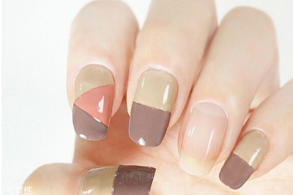 簡單撞色美甲教程 藍色星星美甲教程 簡單撞色美甲教程 藍色星星美甲教程