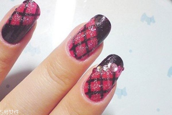 日系田園風美甲怎么做 簡單美甲教程 日系田園風美甲怎么做 簡單美甲教程