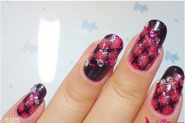 日系田園風美甲怎么做 簡單美甲教程 日系田園風美甲怎么做 簡單美甲教程