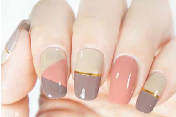 簡單撞色美甲教程 藍色星星美甲教程 簡單撞色美甲教程 藍色星星美甲教程