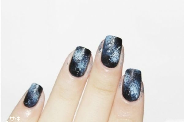 暈染美甲怎么做 夢幻星座美甲教程 暈染美甲怎么做 夢幻星座美甲教程