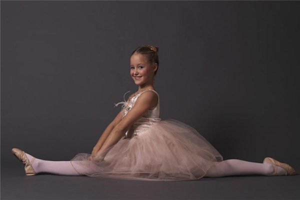 初學者怎樣練劈叉 不要心急 初學者怎樣練劈叉 不要心急