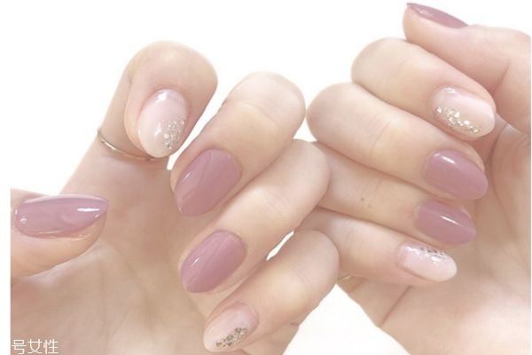 灰色系美甲有哪些 灰色系美甲圖片大全 灰色系美甲有哪些 灰色系美甲圖片大全