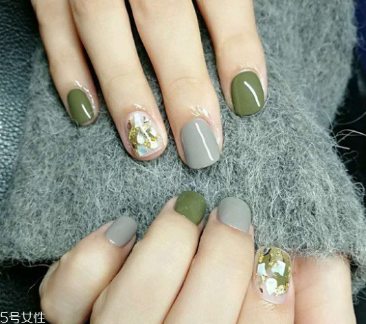 灰色系美甲有哪些 灰色系美甲圖片大全 灰色系美甲有哪些 灰色系美甲圖片大全