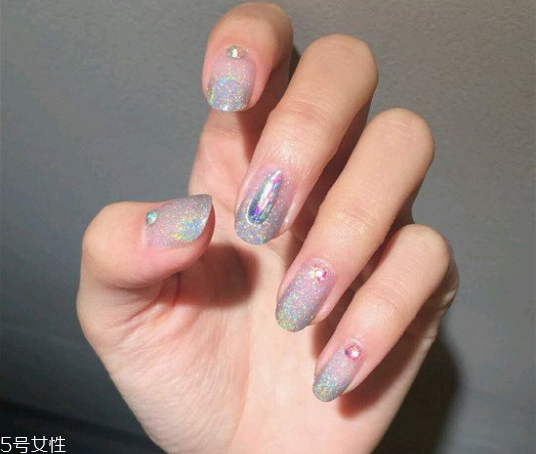 灰色系美甲有哪些 灰色系美甲圖片大全 灰色系美甲有哪些 灰色系美甲圖片大全