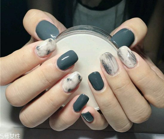 灰色系美甲有哪些 灰色系美甲圖片大全 灰色系美甲有哪些 灰色系美甲圖片大全
