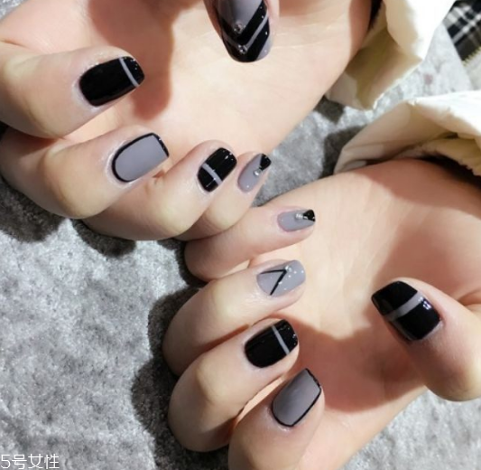 灰色系美甲有哪些 灰色系美甲圖片大全 灰色系美甲有哪些 灰色系美甲圖片大全
