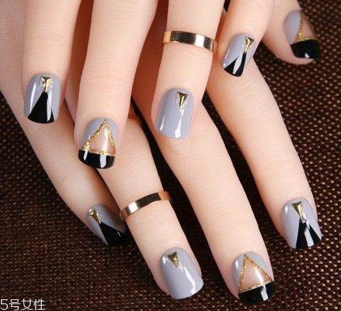 灰色系美甲有哪些 灰色系美甲圖片大全 灰色系美甲有哪些 灰色系美甲圖片大全