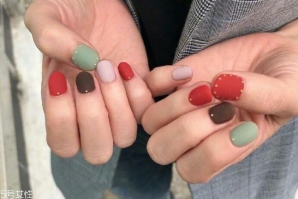 美甲圖片2019新款式 2019年美甲新款 美甲圖片2019新款式 2019年美甲新款