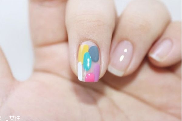清新色塊撞色美甲怎么做 低飽和度美甲圖片 清新色塊撞色美甲怎么做 低飽和度美甲圖片